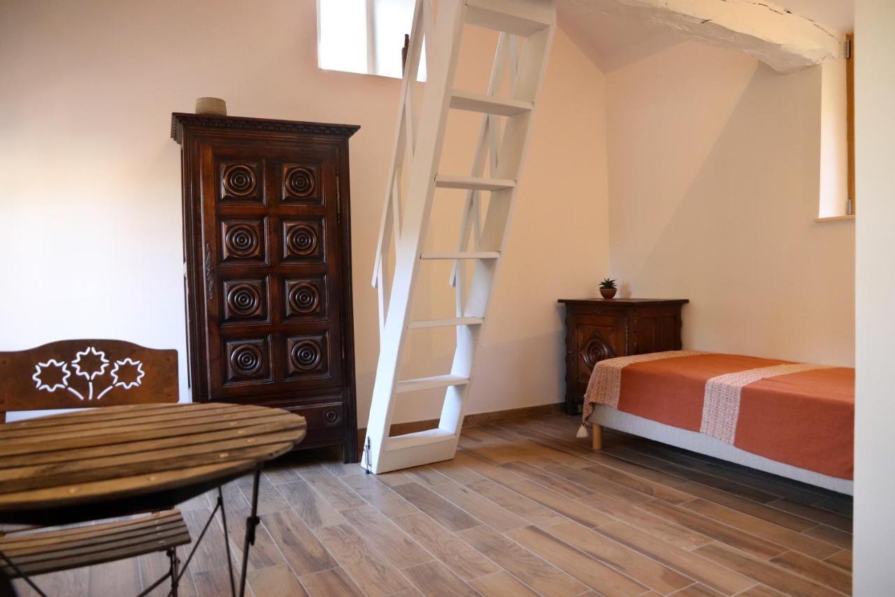 Des Feuilles Et Des Hiboux Hotel Plescop Eksteriør billede